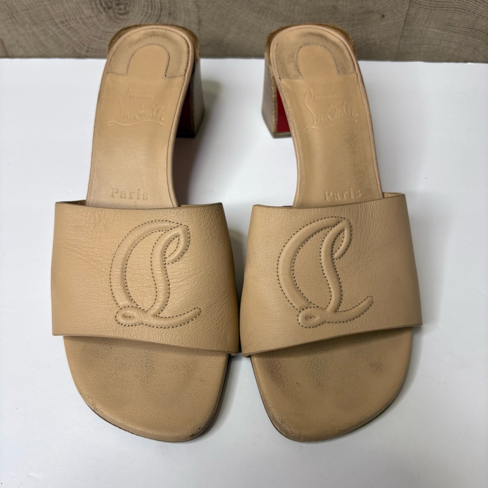 Christian Louboutin Cream Heel CL Logo Mule Slide Sandal
authentic size 7 - Picture 7 of 8